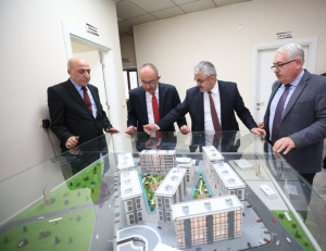 Aymanas Evleri | Meram Belediye Başkanımız Sn. Mustafa Kavuş, Kooperatifimizde incelemelerde bulunup, Yönetim Kurulundan inşaat süreci hakkında bilgi almıştır.